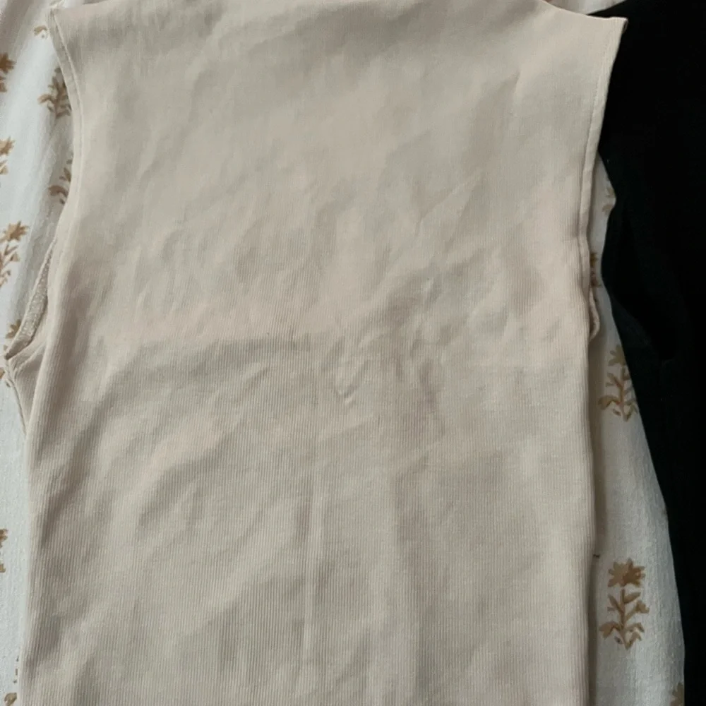 Tops - Picture 4 of 6